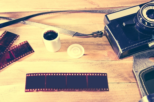 Free photo retro vintage camera on wooden background.