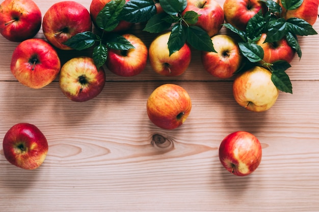 Ripe apples with leaves