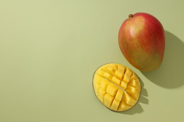 Free photo ripe delicious mango on a light background