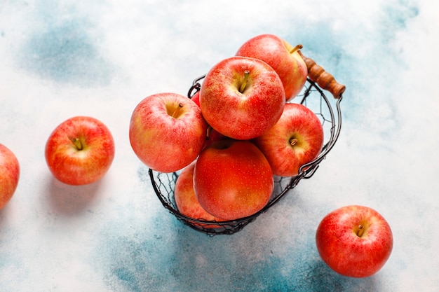 Free photo ripe delicious organic red apples.