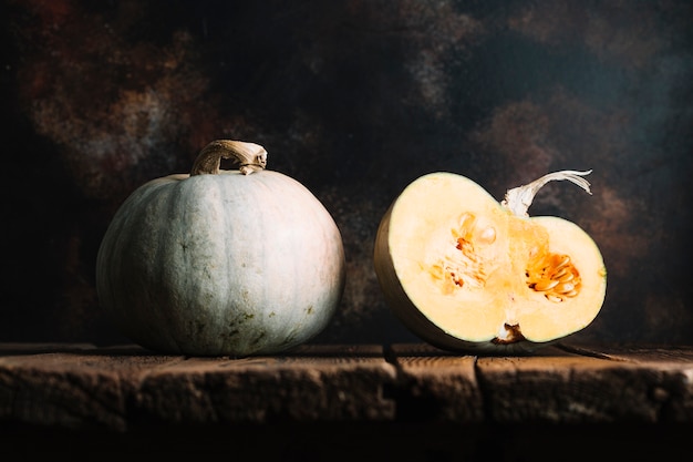 Free photo ripe pumpkins on a wooden table