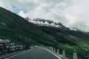 Free photo road in swiss alps mountains in summer cloudy weather