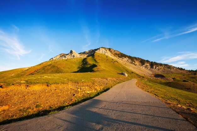 road through the mountain pass