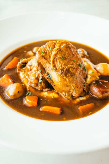 Free Photo roast chicken with red wine sauce