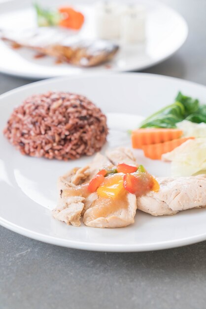 Roast chicken with sweet pepper and berry rice