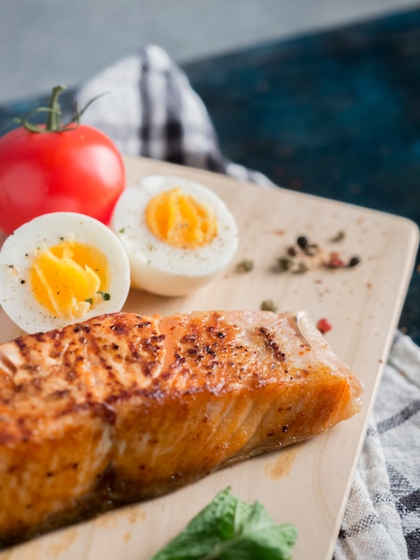 Free photo roasted salmon with boiled egg on table