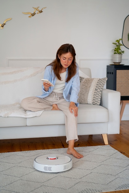 Robotic wireless vacuum cleaner control by smartphone app