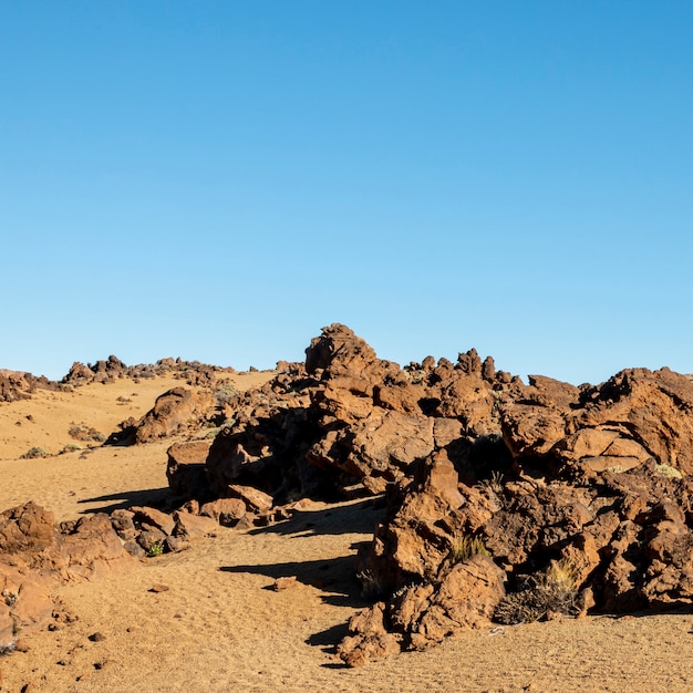 Free photo rocky desert with clear blue sky