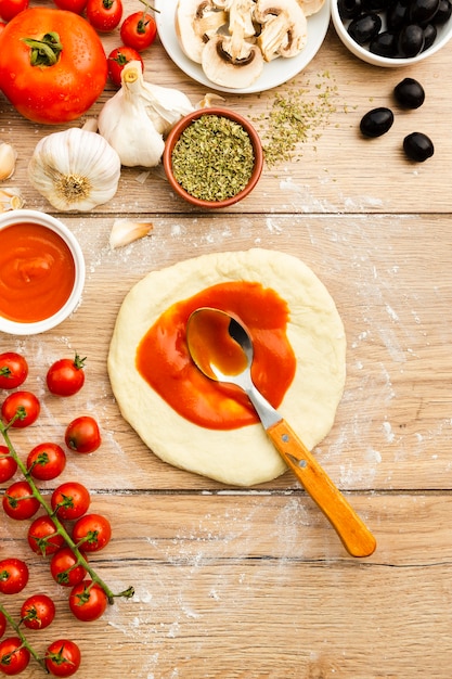 Free photo rolled dough with tomato sauce