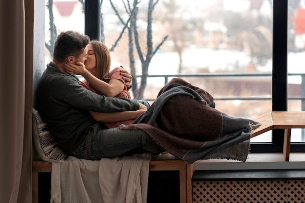 Free photo romantic couple celebrating valentine's day together at home