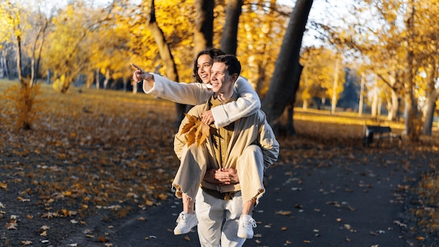 Free photo a romantic couple outdoors near a cafe