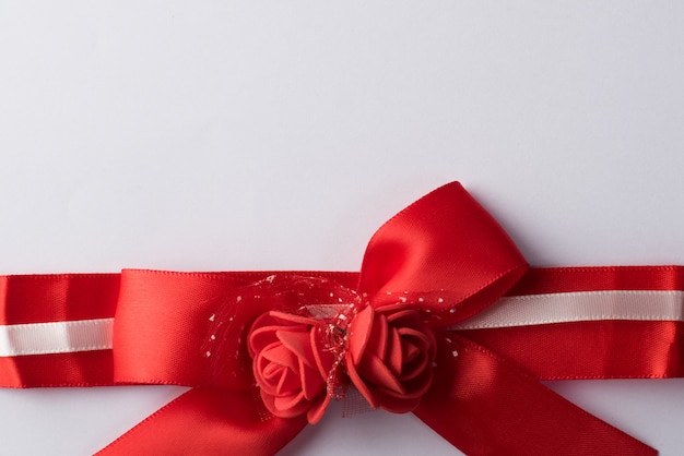 Free Photo rose ribbon with white paper