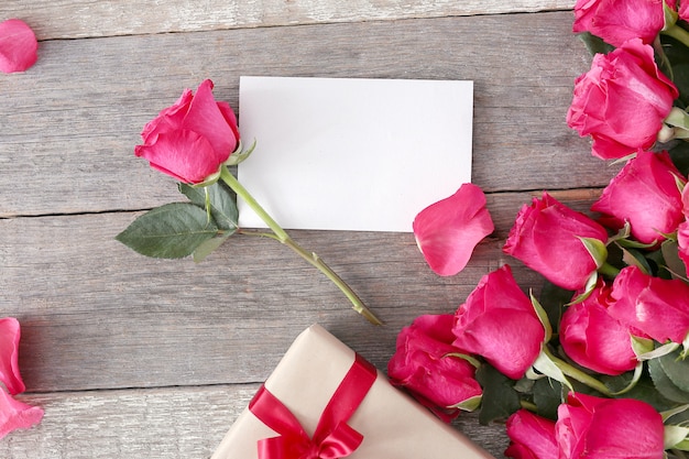 Free photo roses and gift box for saint valentine day