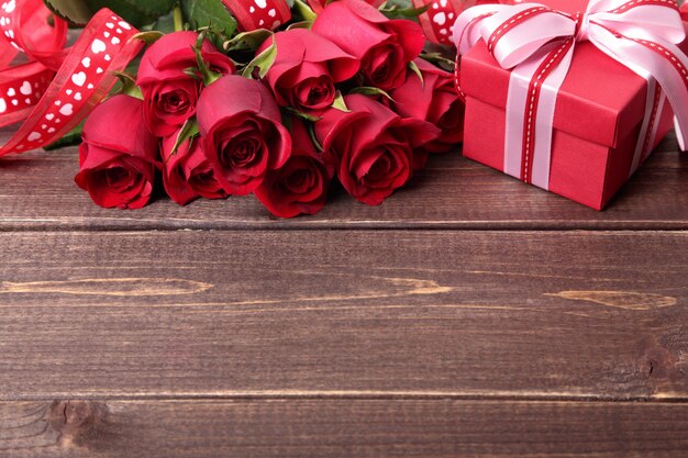 Free photo roses and a gift for valentine