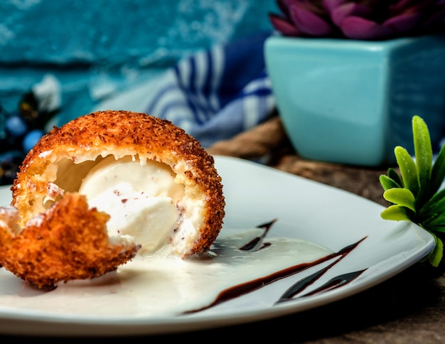 Round cake with ice cream inside