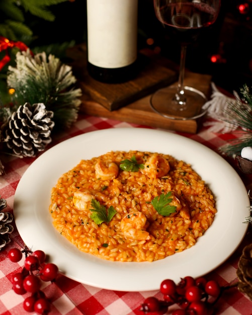 Free Photo round rice with sauce and shrimp