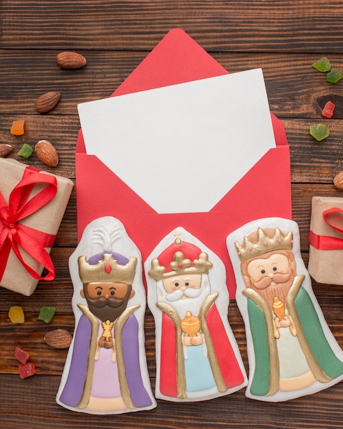 Royalty biscuit edible figurines and envelope