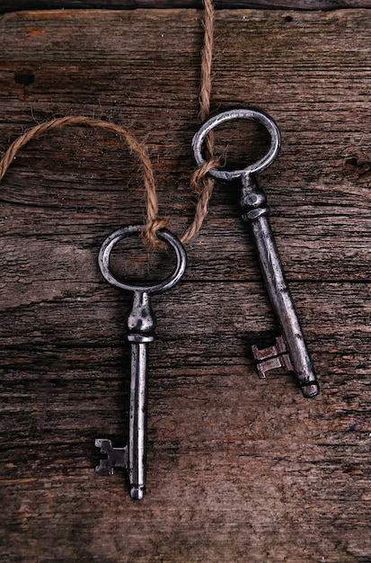 Free Photo rustic keys on wooden table