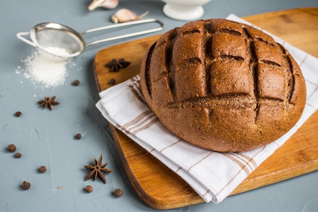 Free Photo rye bread on towel on table with spices