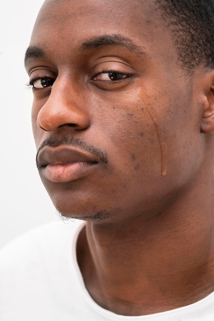 Free photo sad black man crying