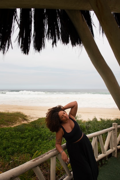 Free photo sad woman near sea