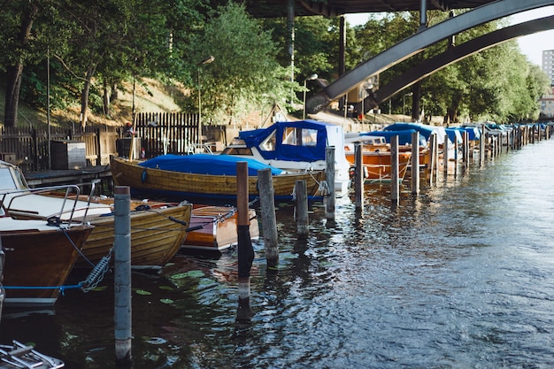 Free photo sailing boats and yachts on the pier in stockholm front of the city center