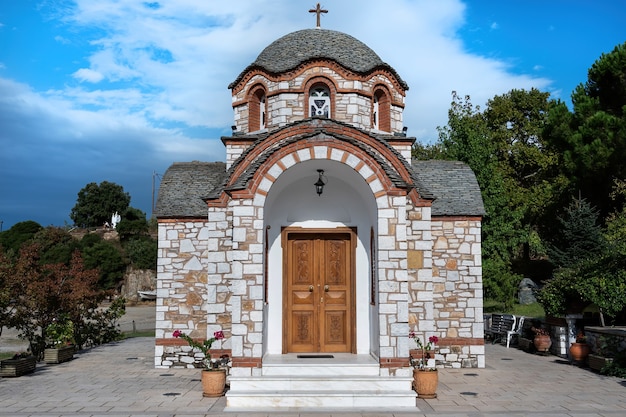 Free photo saint nicolas orthodox chapel in olympiada, greece