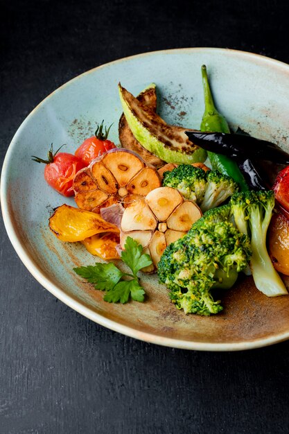 Salad with grilled vegetables and broccoli