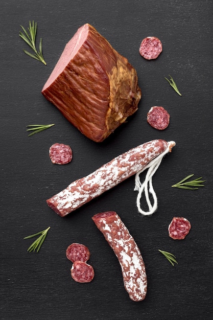 Free photo salami and fillet meat on desk