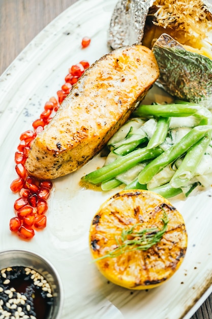 Free photo salmon steak