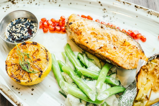 Free photo salmon steak