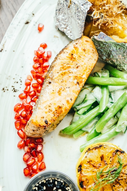 Free photo salmon steak