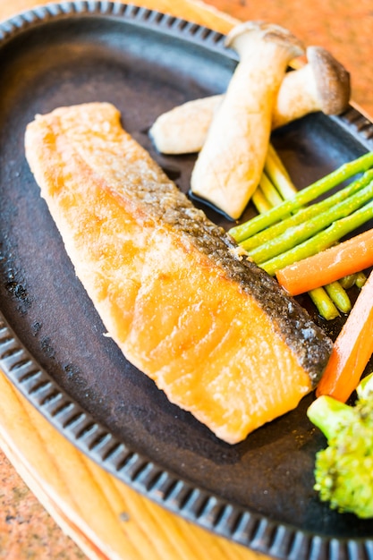 Free photo salmon steak