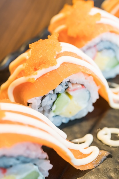 Free Photo salmon sushi roll