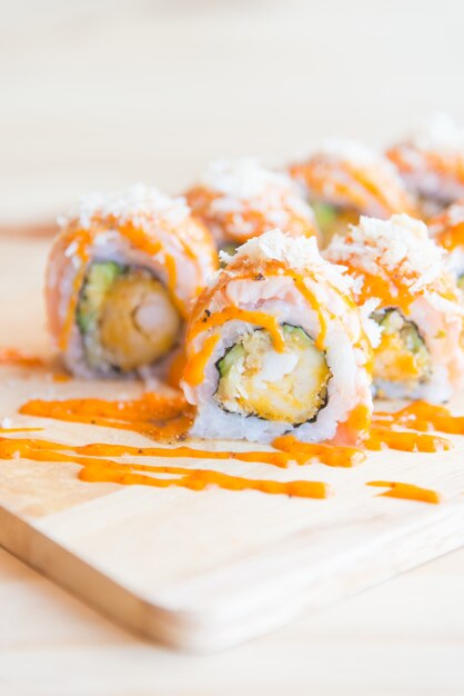 Salmon sushi roll