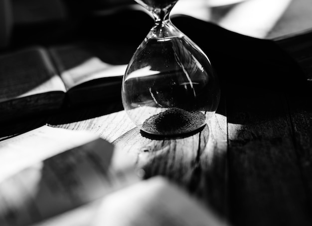 Free photo sandglass on a table