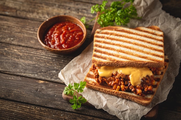 Free photo sandwich with ground meat