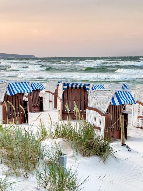 Free photo sandy beach by the sea with dressing rooms