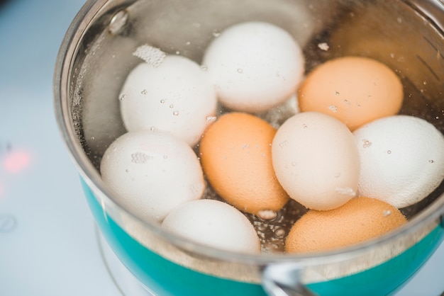 Free photo saucepan with boiling eggs