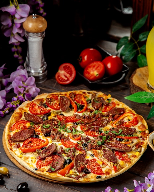 Sausage pizza with tomato bell peppers and cheese