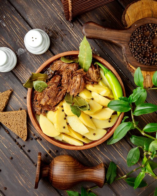 Sauteed lamb with potato slices and herbs