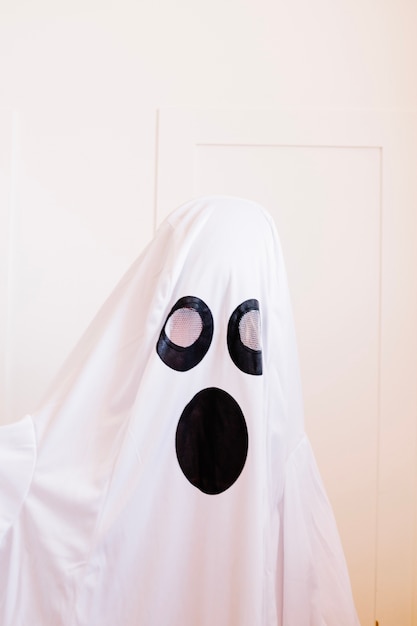 Free photo scary costume with ghost face