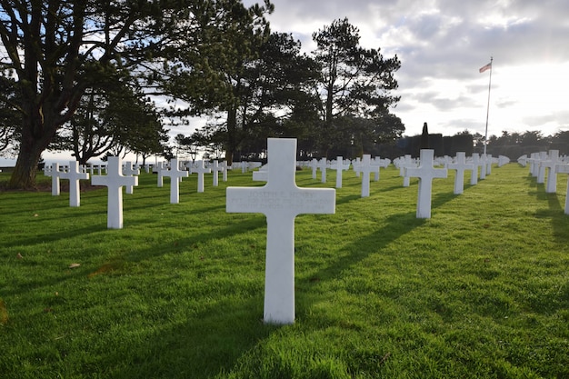 Free photo scenery of a cemetery for soldiers who died during the second world war in normandy