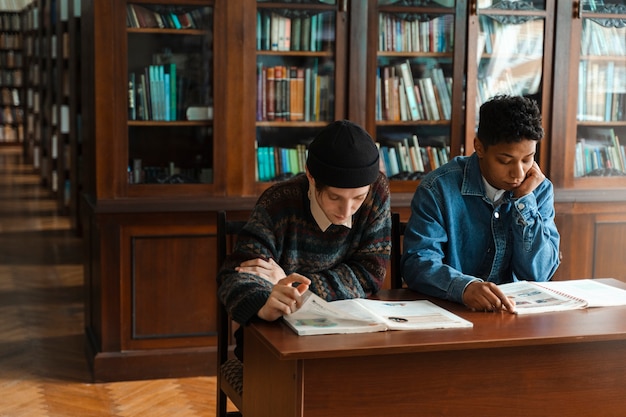 Free photo school scene with queer teens