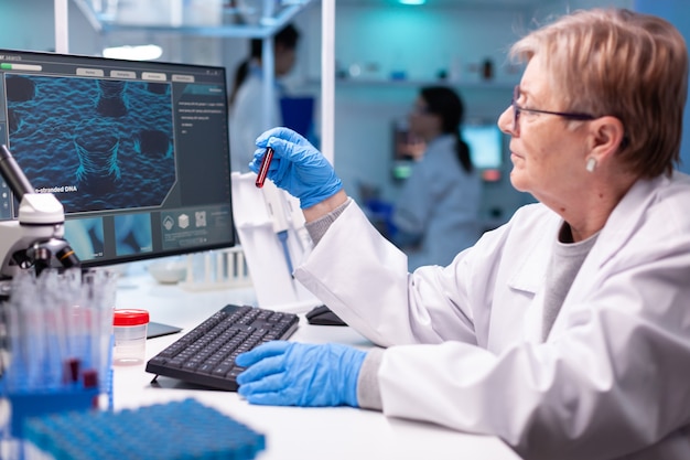 Free photo scientist chemist taking a dna sample for medical discovery