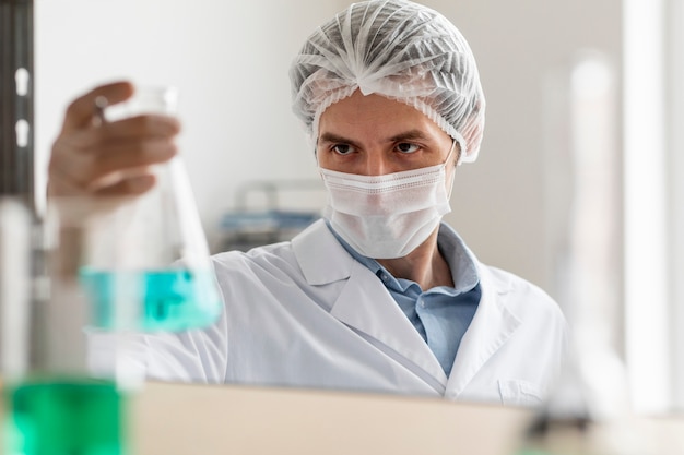 Free photo scientist holding flask close up