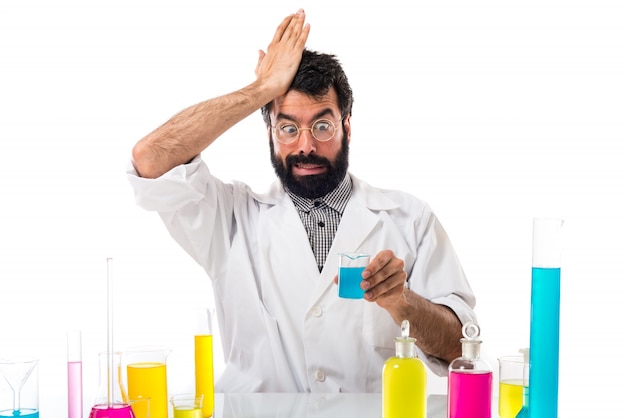 Free photo scientist man doing surprise gesture