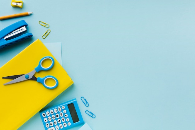 Free Photo scissors and calculator copy space