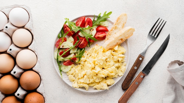 Scrambled eggs on a plate