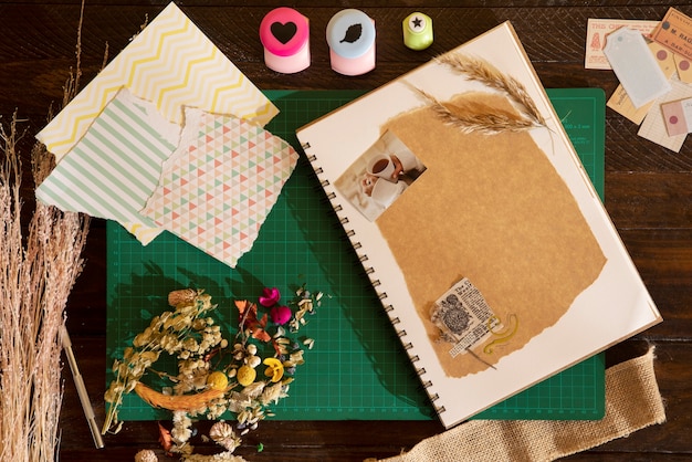 Free Photo scrapbook with assortment of home decorations